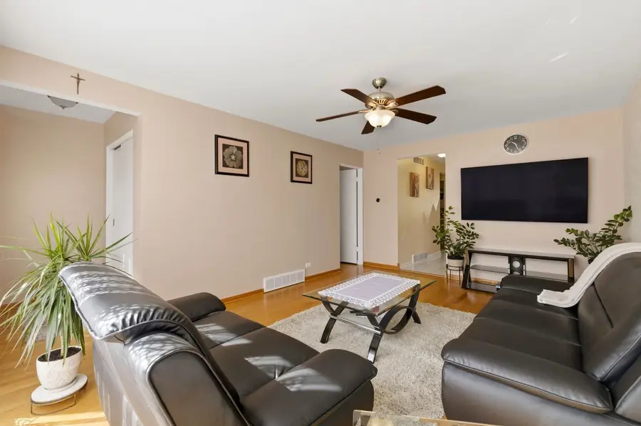 5836 S Mayfield Avenue, Chicago, IL 60638 - #3