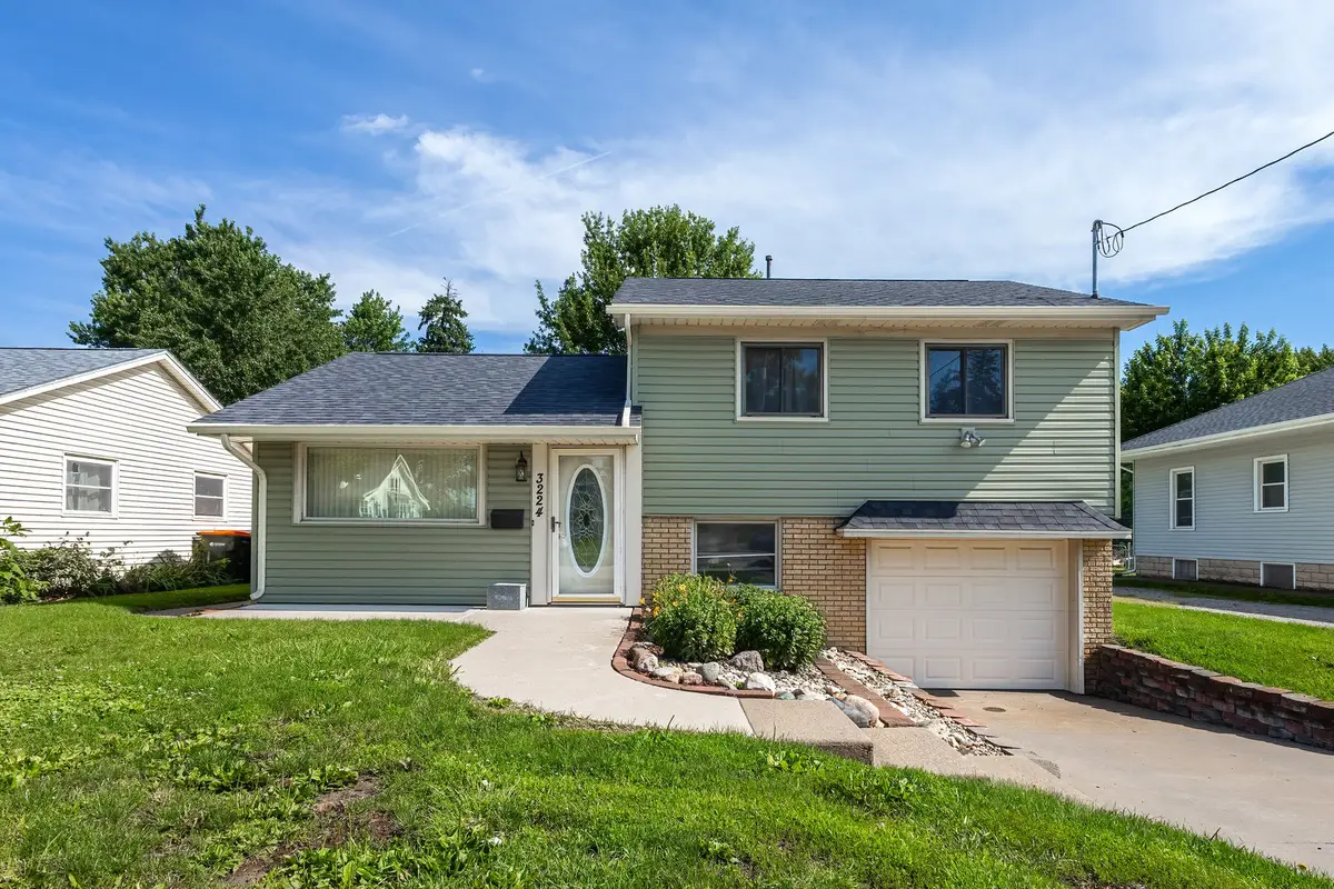 3224 W Locust Street, Davenport, IA 52804 - #1