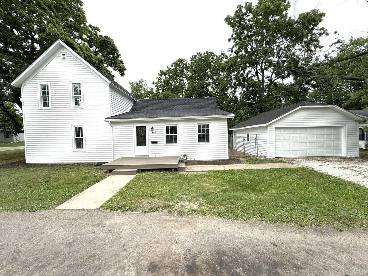 409 E Chestnut Street, Paxton, IL 60957 - #1
