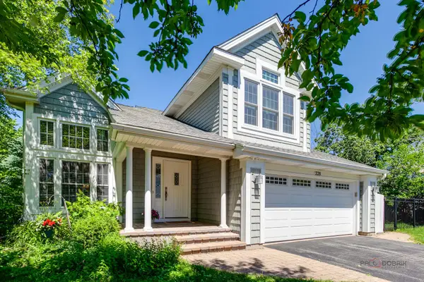 228 Southridge Drive, Gurnee, IL 60031