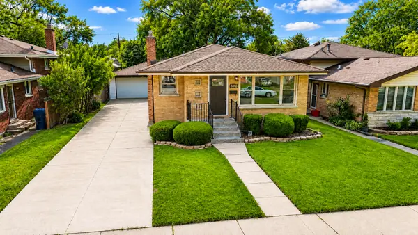 8818 S 55th Court, Oak Lawn, IL 60453