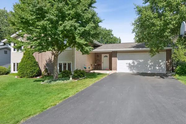 6601 Macarthur Drive, Woodridge, IL 60517