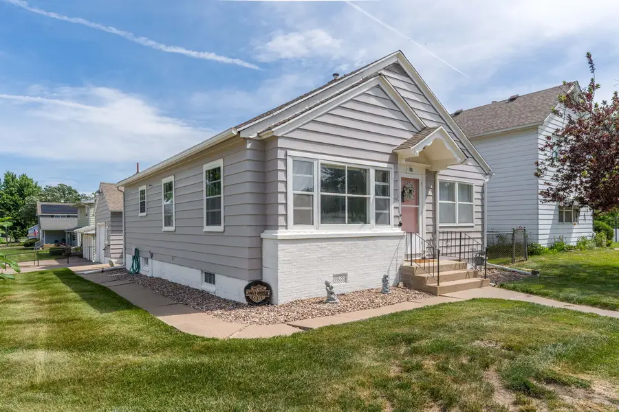 716 22nd Avenue, Clinton, IA 52732 - #2