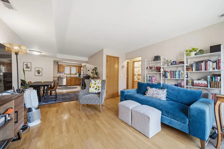 5624 W Higgins Avenue #2S, Chicago, IL 60630 - #3