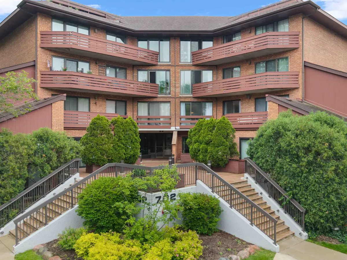 702 N Waukegan Road #206A, Glenview, IL 60025 - #1