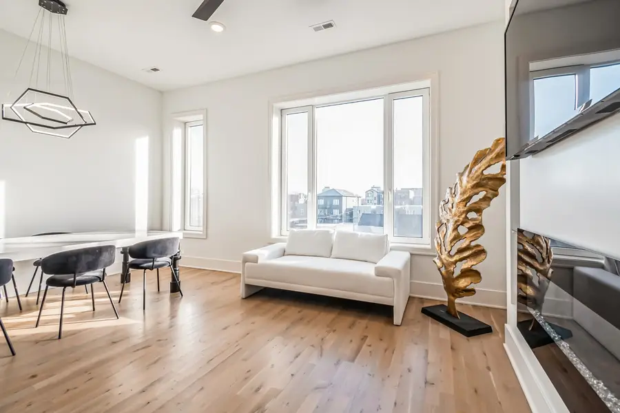 4816 S Saint Lawrence Avenue #301, Chicago, IL 60615 - #3