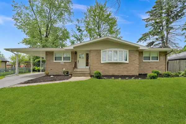 3245 S Manor Drive, Lansing, IL 60438