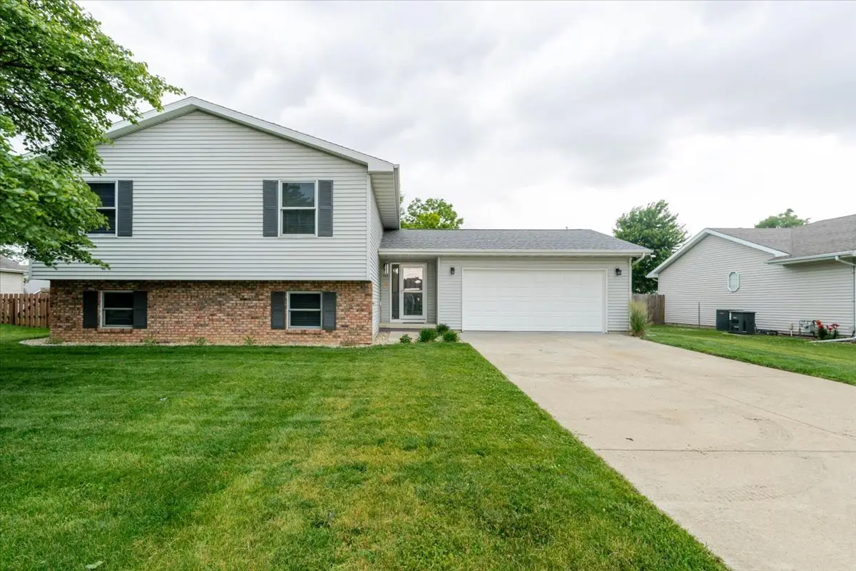 712 Platt Way, Hudson, IL 61748 - #1