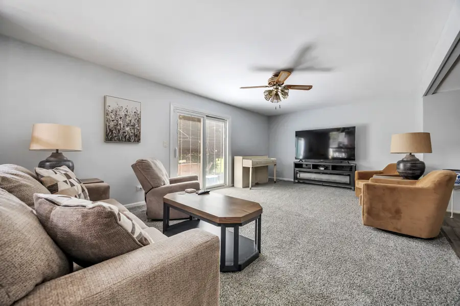 1727 Roosa Lane, Elk Grove Village, IL 60007 - #3