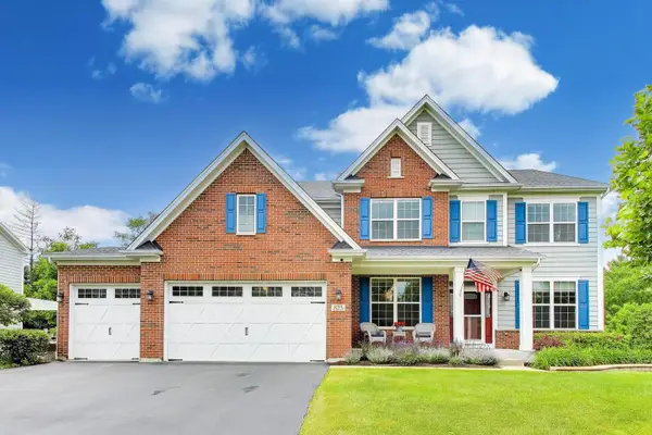 823 Heatherfield Circle, Naperville, IL 60565