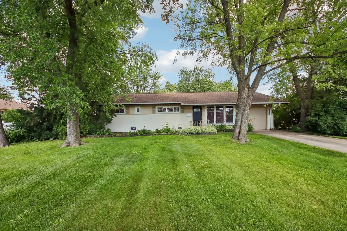 320 Illinois Boulevard, Hoffman Estates, IL 60169 - #1