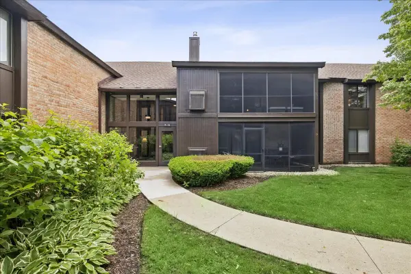 720 Saint Andrews Lane #13, Crystal Lake, IL 60014