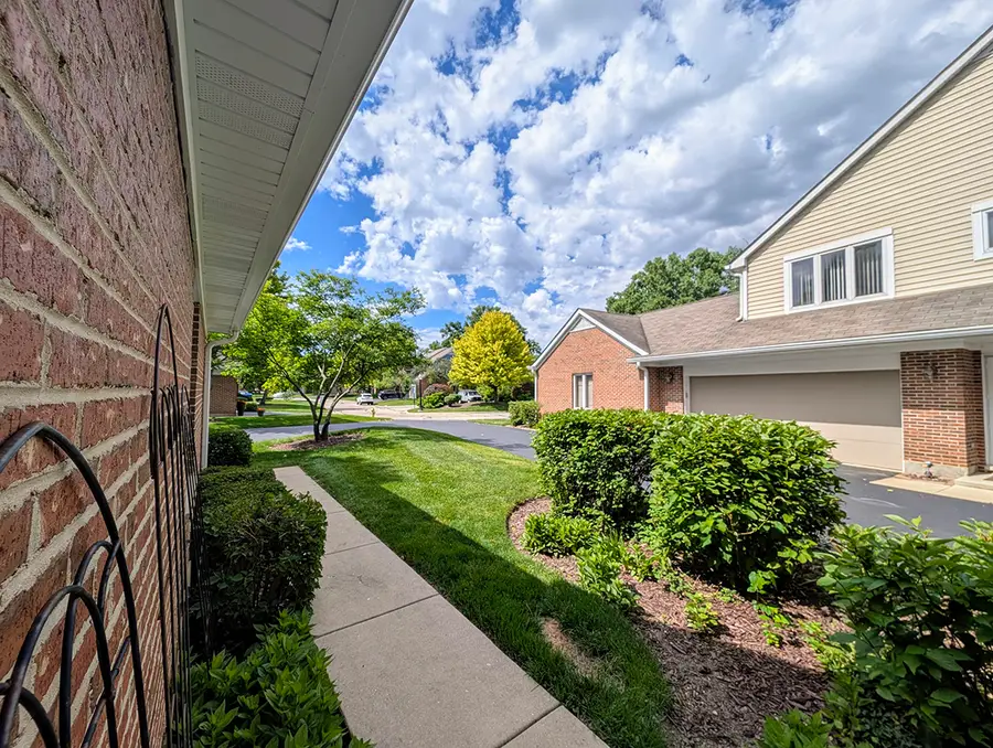 1541 N Kendal Court, Arlington Heights, IL 60004 - #2