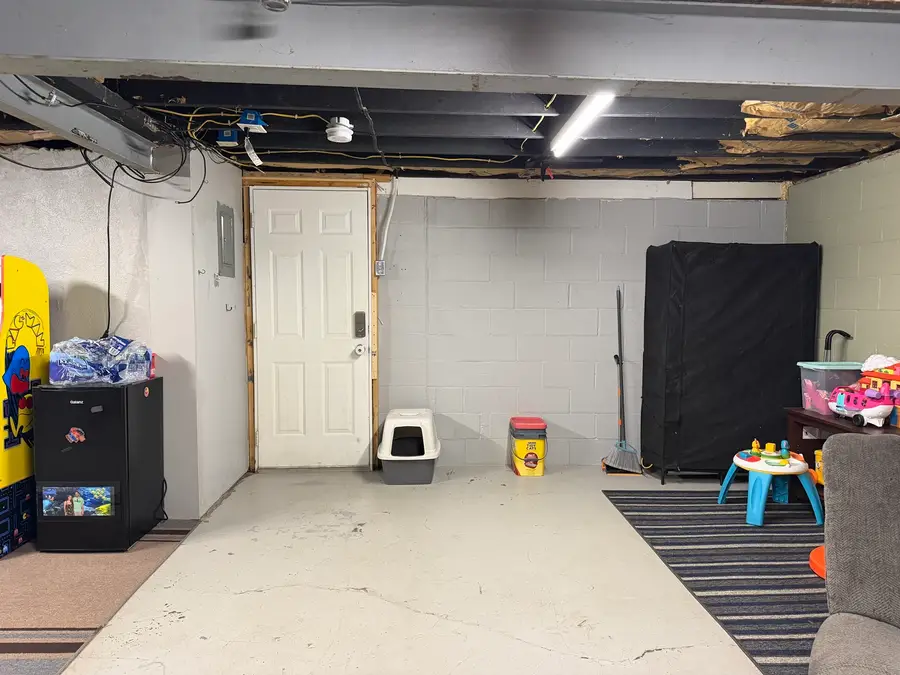 2631 Roosevelt Street, Clinton, IA 52732 - #2