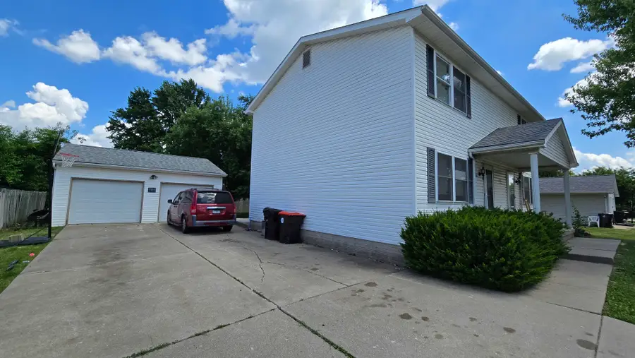 6104 N Frostwood Parkway, Peoria, IL 61615 - #2
