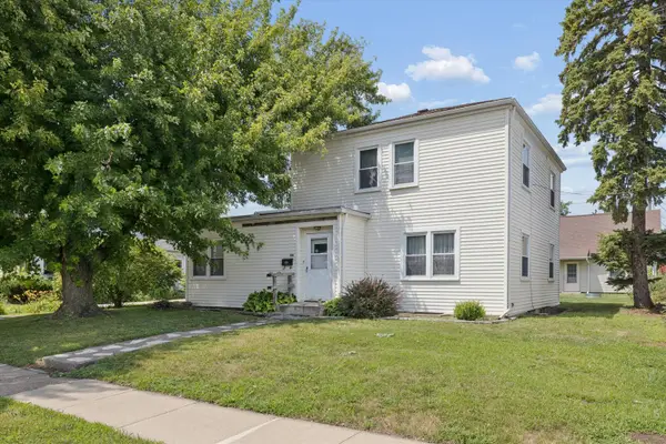 406 11th Street, De Witt, IA 52742