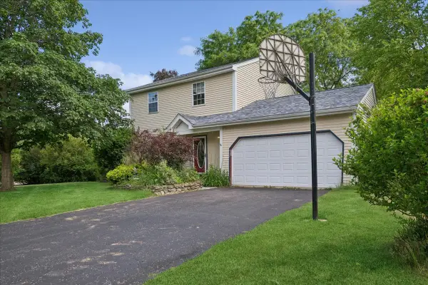 901 Portsmouth Drive, Island Lake, IL 60042