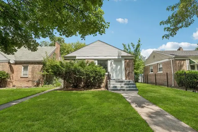 10145 S Bensley Avenue, Chicago, IL 60617 - #1