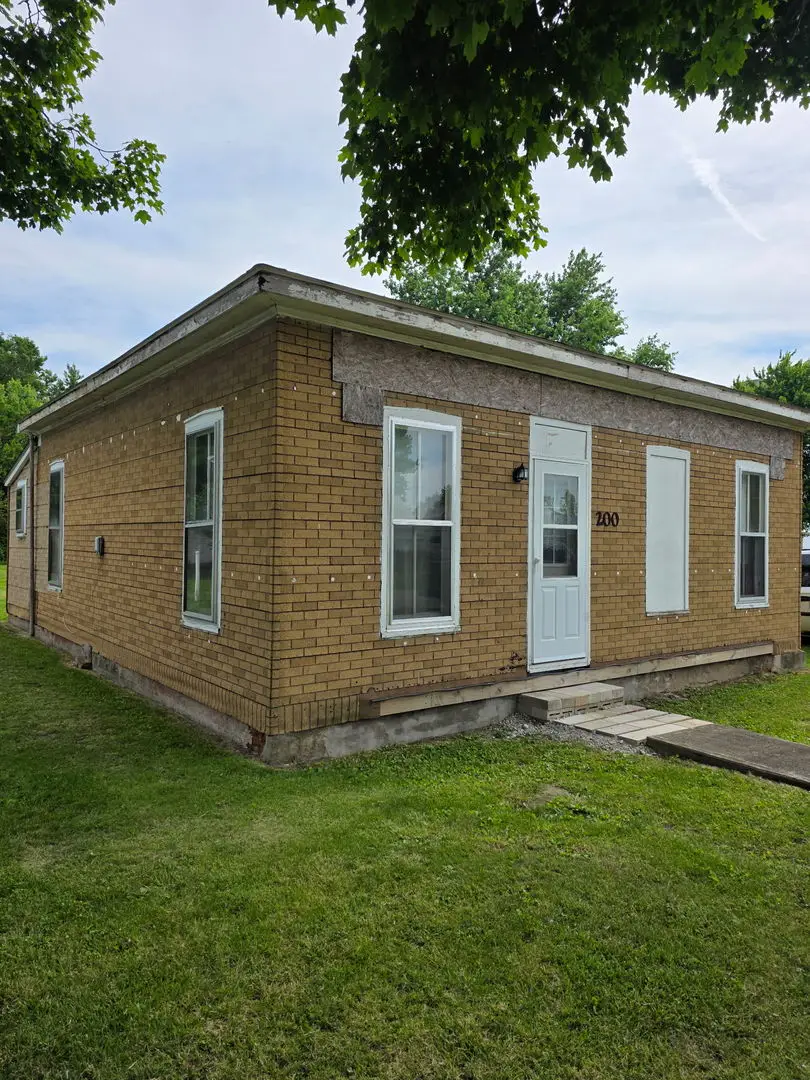 214 W 3rd Street, Brocton, IL 61917 - #1