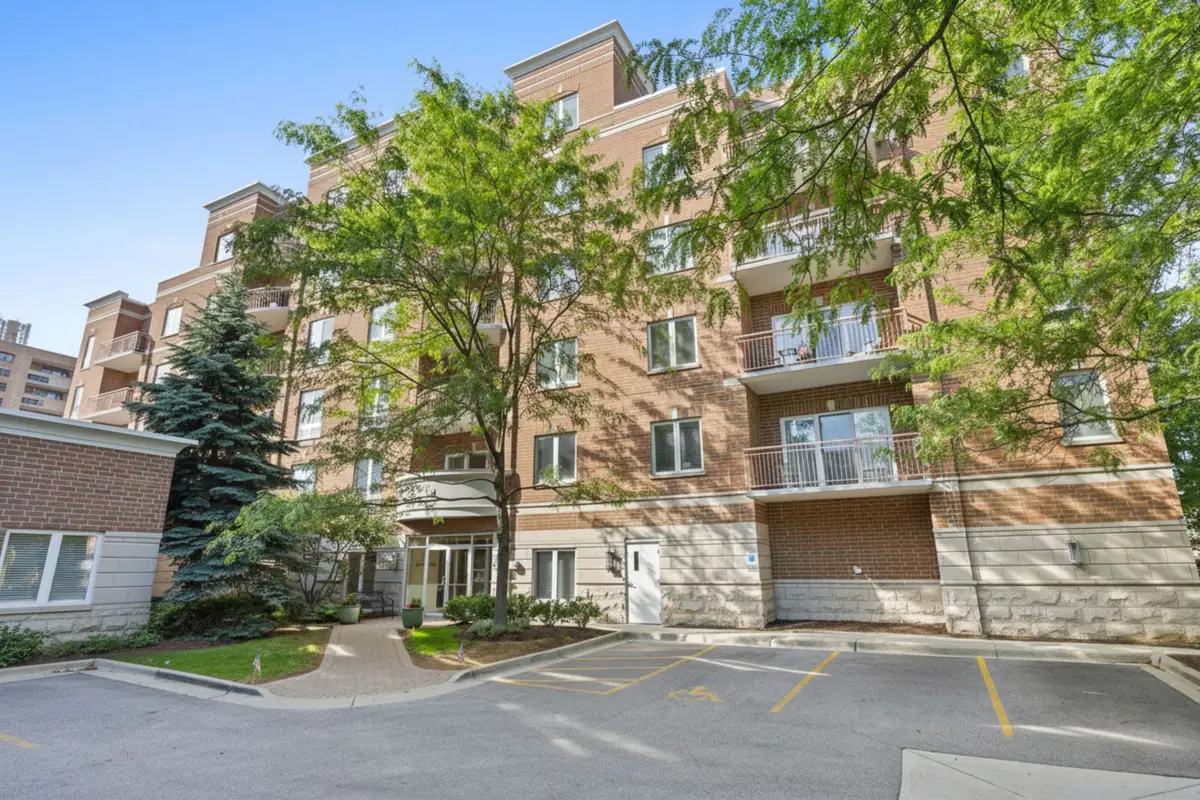 819 Graceland Avenue #204, Des Plaines, IL 60016 - #1