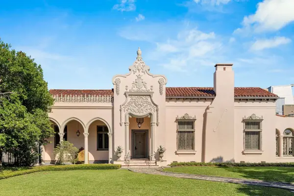 27 Audubon Place, New Orleans,  70118
