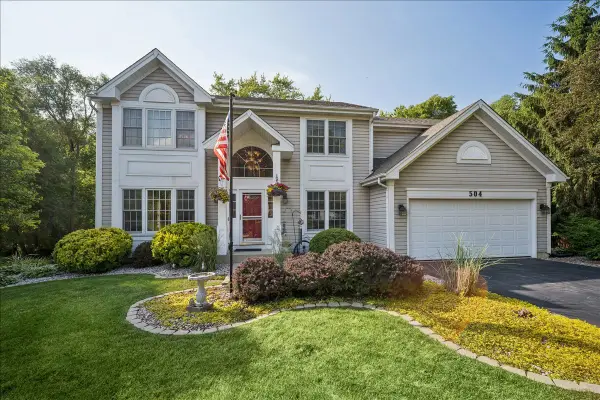 504 Carriage Hill Road, Island Lake, IL 60042