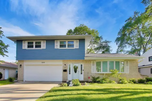 2003 E Lillian Lane, Arlington Heights, IL 60004