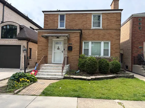 3011 W Jarvis Avenue, Chicago, IL 60645