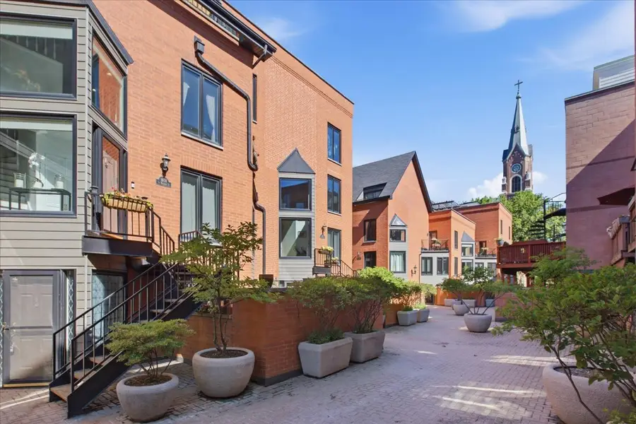 1608 N St Michaels Court, Chicago, IL 60614 - #3
