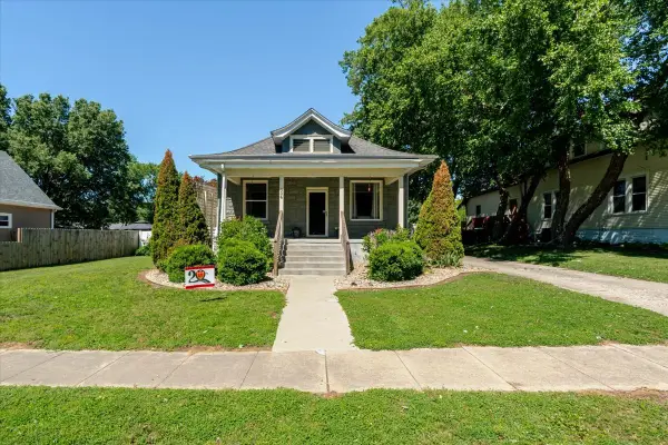 304 S Monroe Street, Mackinaw, IL 61755