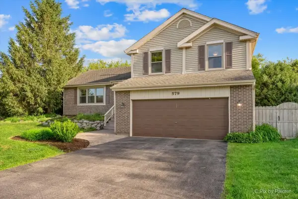 579 Crimson Drive, Crystal Lake, IL 60014