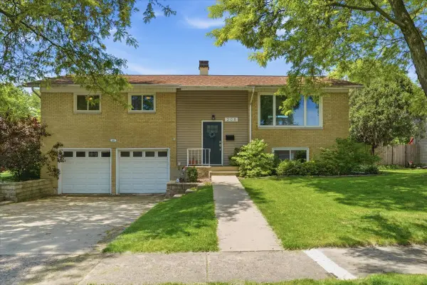 208 N Flake Drive, Palatine, IL 60074