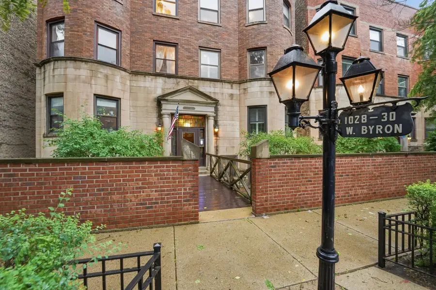 1030 W Byron Street #3W, Chicago, IL 60613 - #2