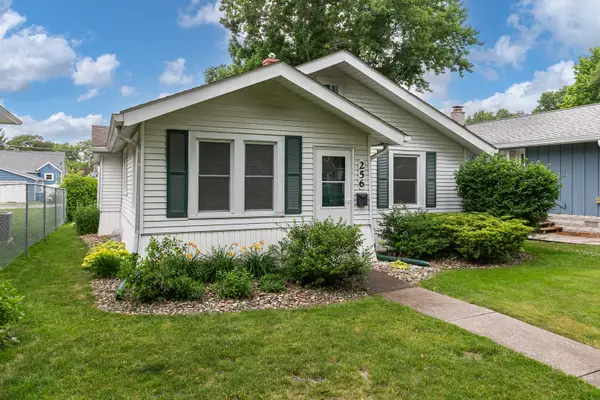 256 7th Street, Silvis, IL 61282