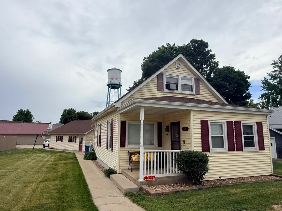 12 W Park Avenue, Cherry, IL 61317 - #2