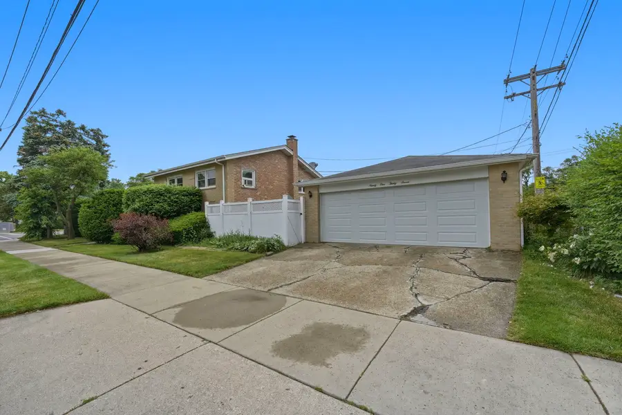 9137 Central Avenue, Morton Grove, IL 60053 - #2