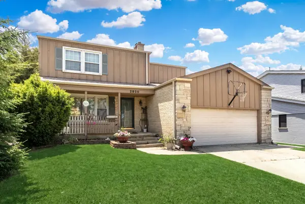 2950 Briarwood Drive W, Mount Prospect, IL 60056