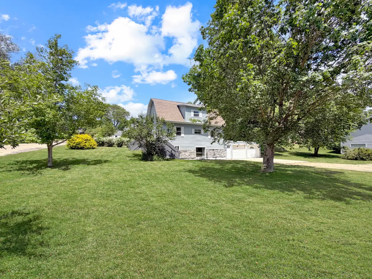 1210 Sun Vu Drive, Freeport, IL 61032 - #1