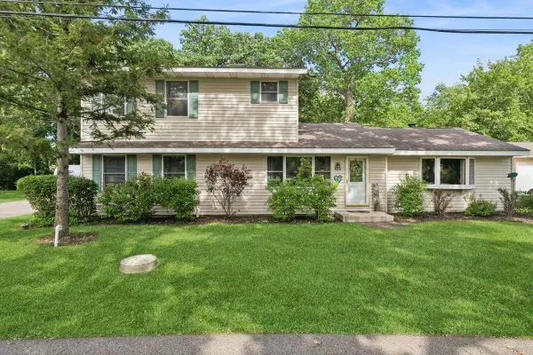 111 Eastwood Avenue, Port Barrington, IL 60010