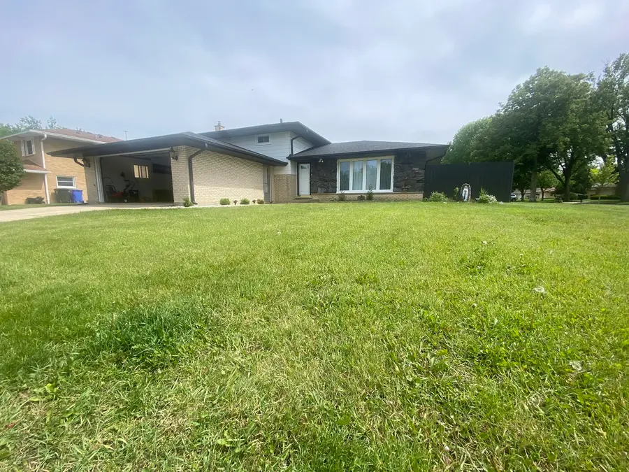 1801 E Aztec Lane, Mount Prospect, IL 60056 - #2
