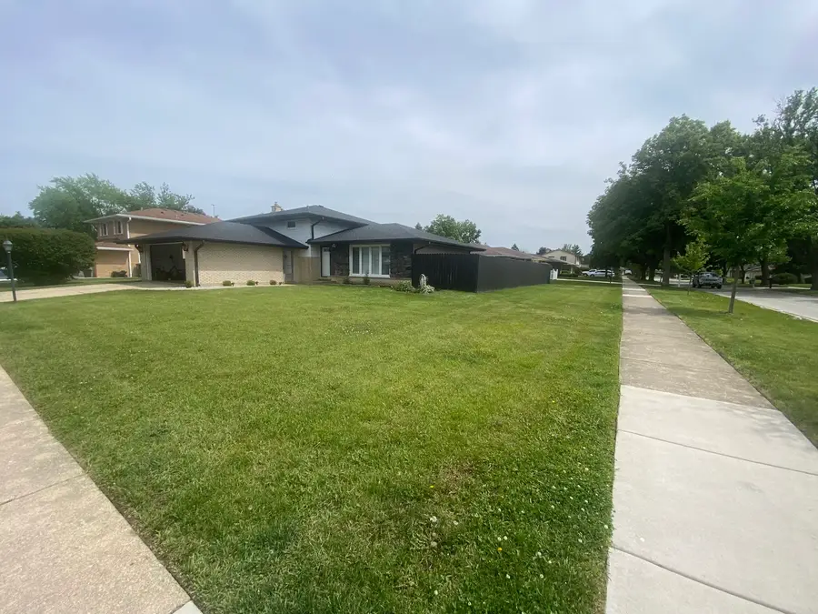 1801 E Aztec Lane, Mount Prospect, IL 60056 - #3