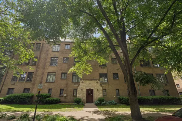 724 Noyes Street #F2, Evanston, IL 60201
