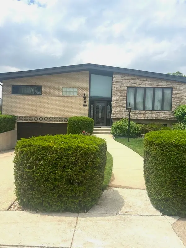 5018 N Olympia Avenue, Chicago, IL 60656