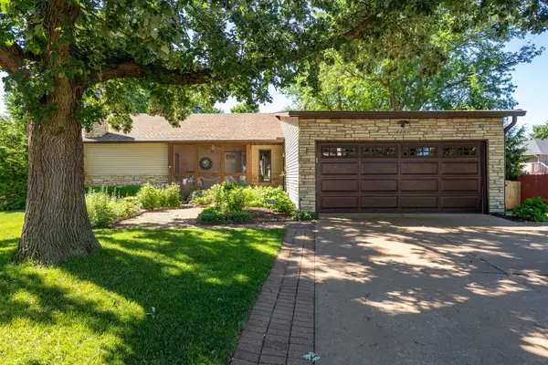 4405 Montclair Court, Bettendorf, IA 52722