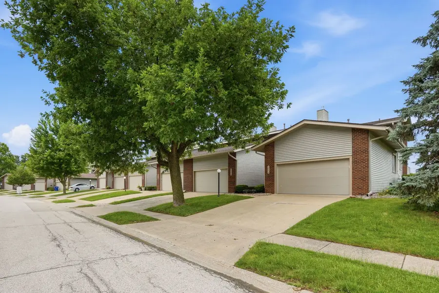 4570 Bunker Hill Drive, Bettendorf, IA 52722 - #2