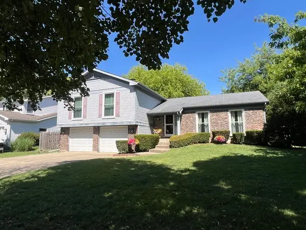821 Blue Mound Drive, Crystal Lake, IL 60014