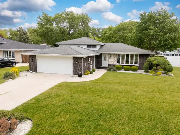 9S215 Florence Avenue, Downers Grove, IL 60516