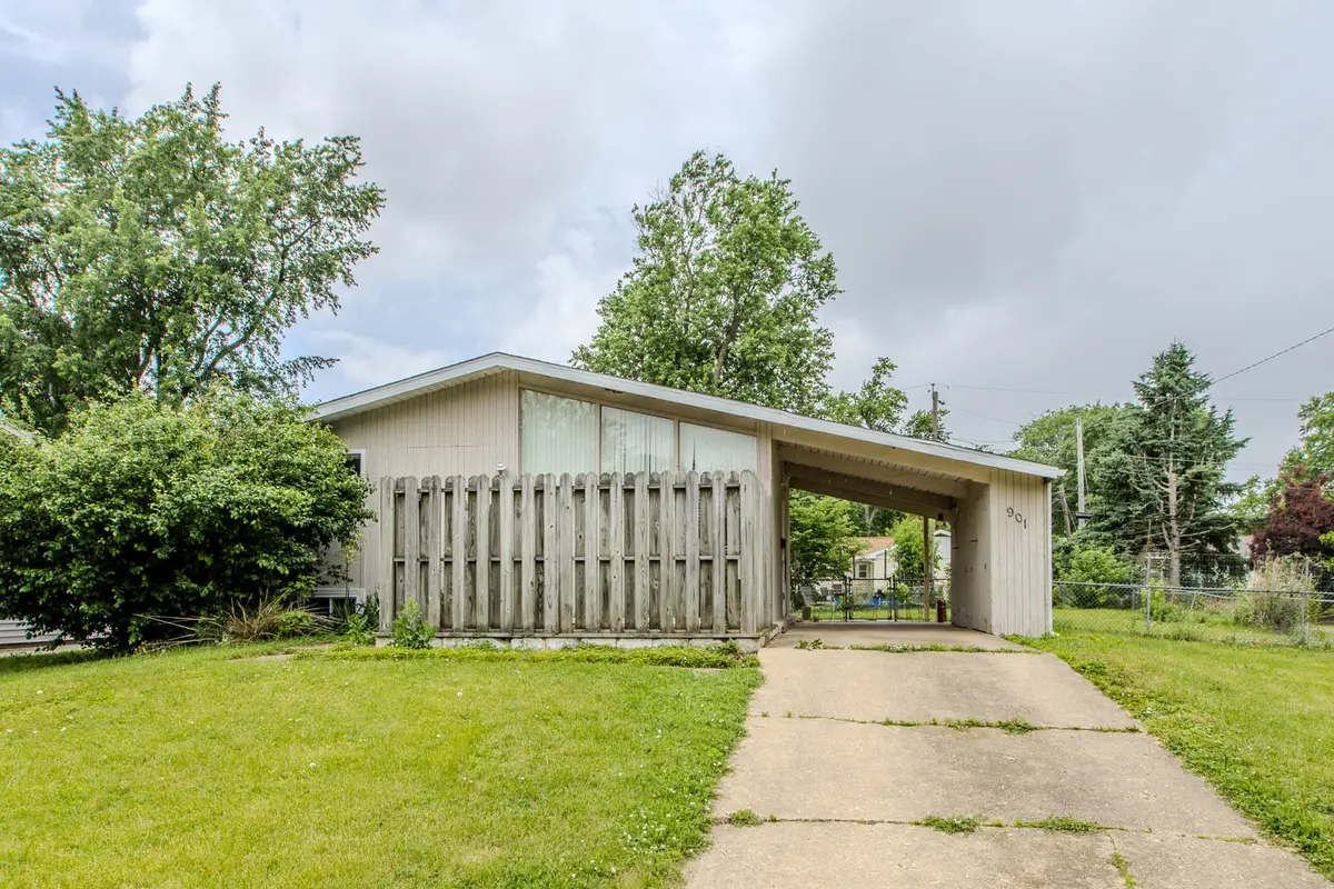 901 Mayflower Avenue, Bloomington, IL 61701 - #1