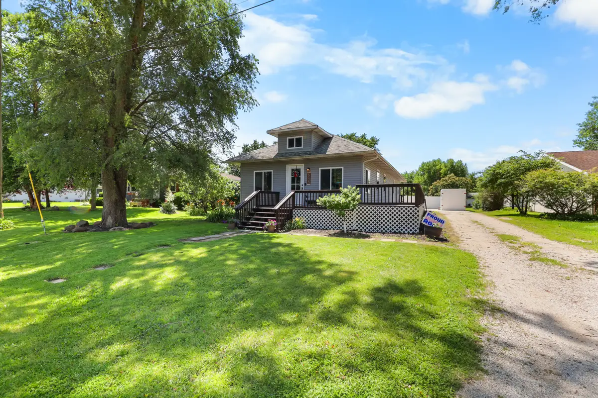 545 E 2nd Street, Coal City, IL 60416 - #1