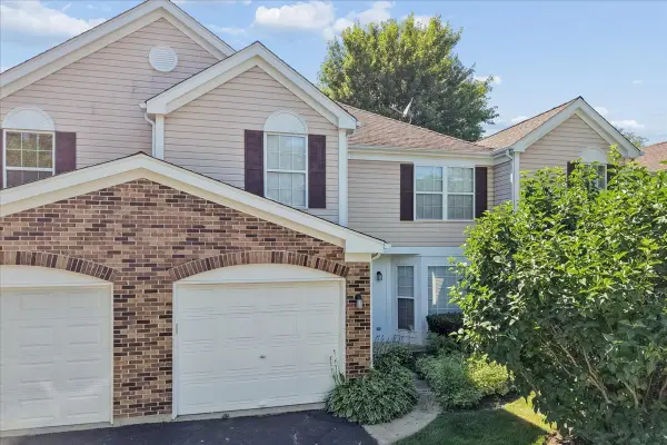 855 W Saratoga Circle, Island Lake, IL 60042